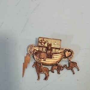 Vintage metal Noah's Ark pin
